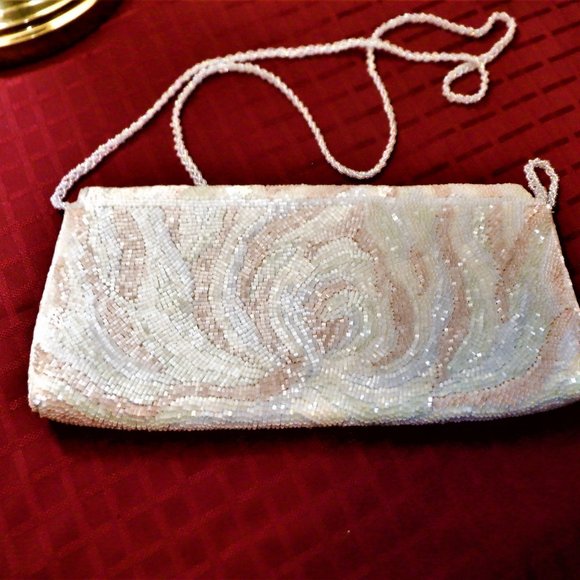 Here it Is! *** VIOLA *** Beaded Clutch / Crossbody BAG (even Stap is Beaded) - Picture 2 of 3
